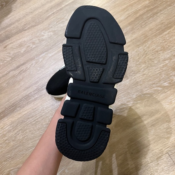 Balenciaga: SPEED RECYCLED KNIT SNEAKER IN BLACK/WHITE - Picture 7 of 10